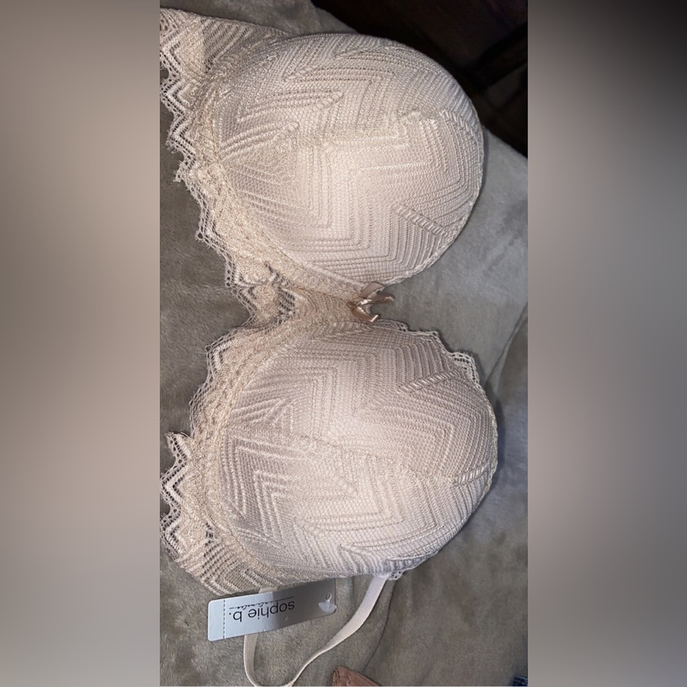 Bras - Picture 3 of 3